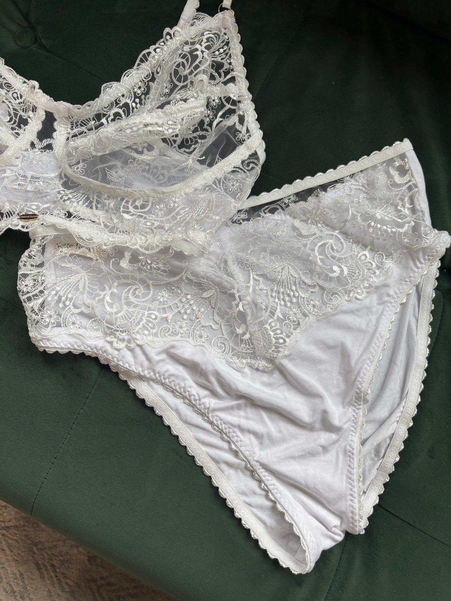 White Dahlia Bra Set (34DD & L) - only 1 available