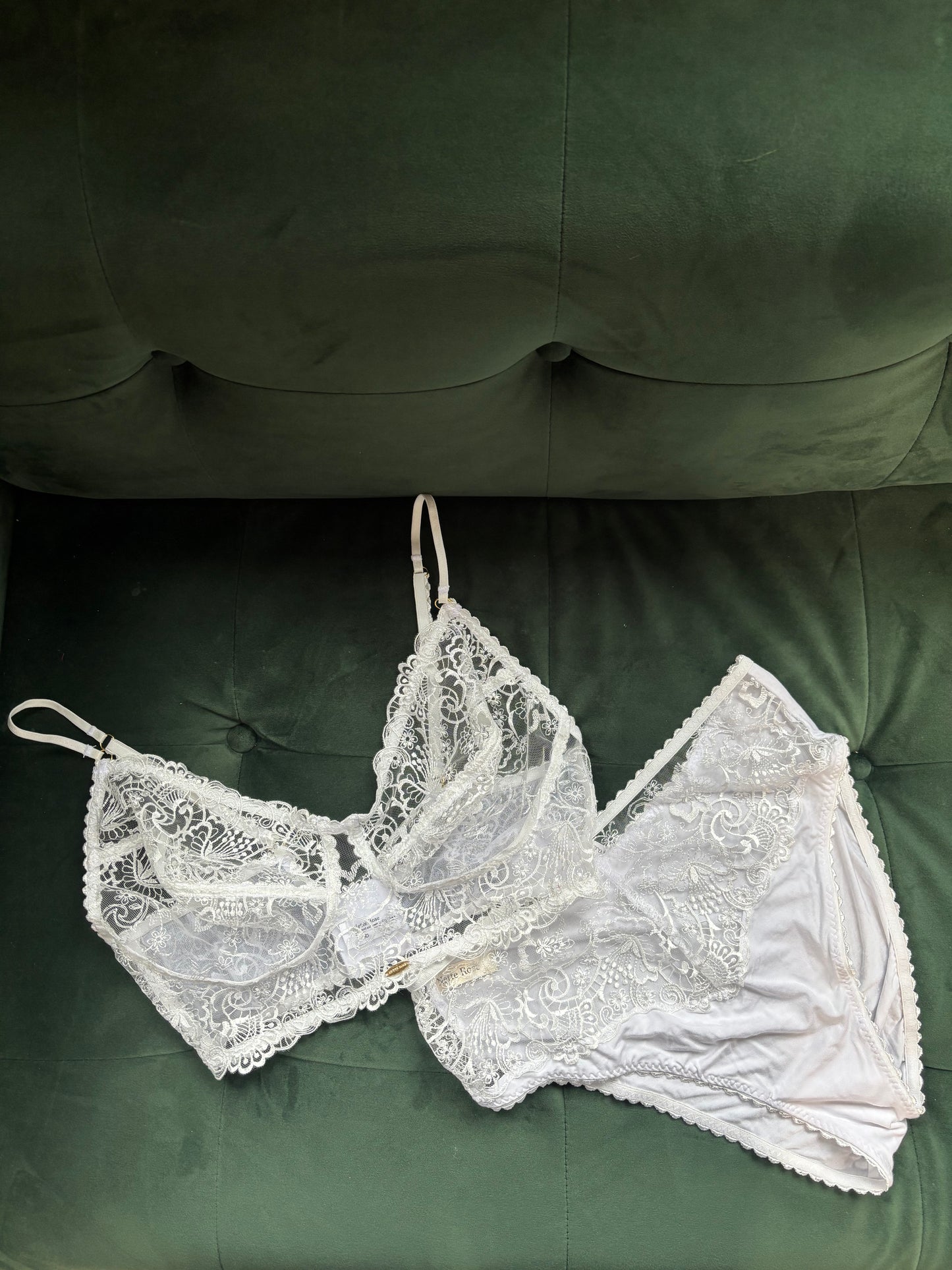 White Dahlia Bra Set (34DD & L) - only 1 available