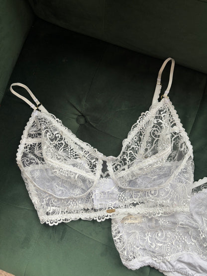 White Dahlia Bra Set (34DD & L) - only 1 available