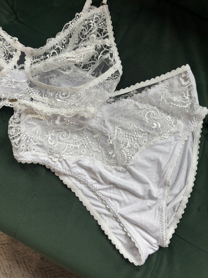 White Dahlia Bra Set (34DD & L) - only 1 available