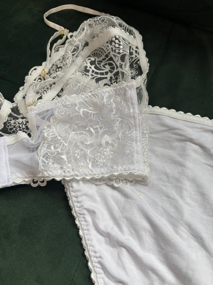 White Dahlia Bra Set (34DD & L) - only 1 available
